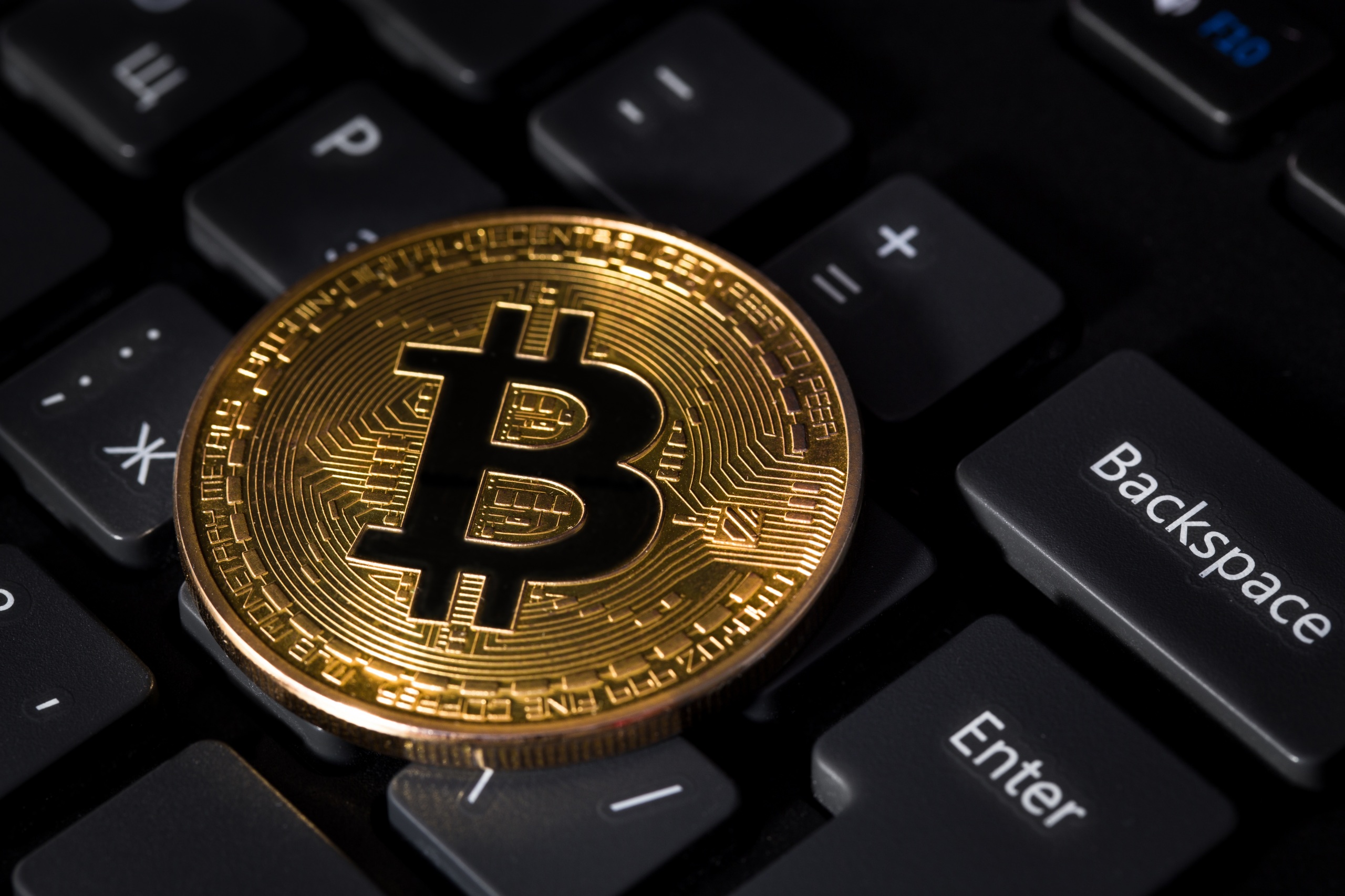 Cryptocurrency Investment: Weighing Risks Against Opportunities